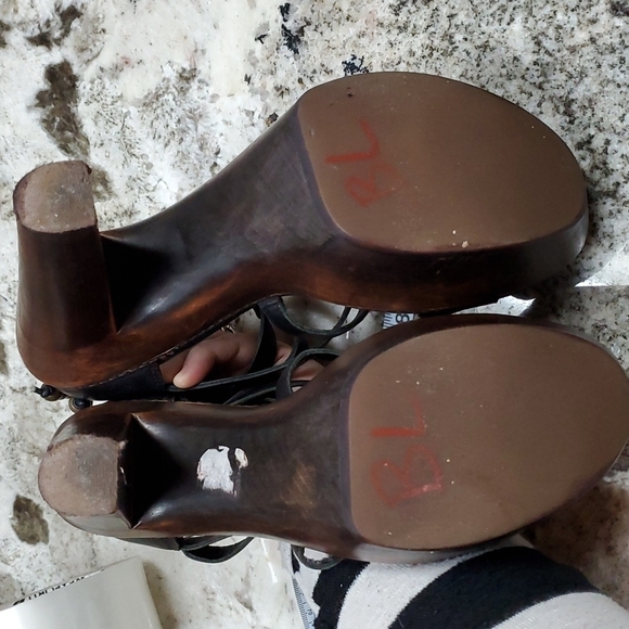 UGG Heel size see foot bed measurement about an 8 Wood Heel Zip Back Beeded - Picture 11 of 16